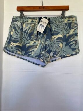 Salt Life Juniors/Women's Leaf Print Athletic Unlined Swim Shorts - Sage Green